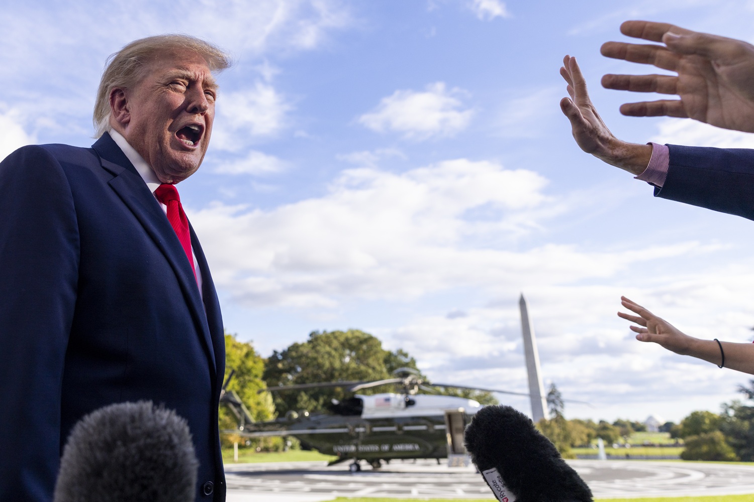 Respublikonai sukilo prieš Trumpą: jei nesugriežtins pozicijos Rusijos atžvilgiu – blokuos svarbų finansavimą
