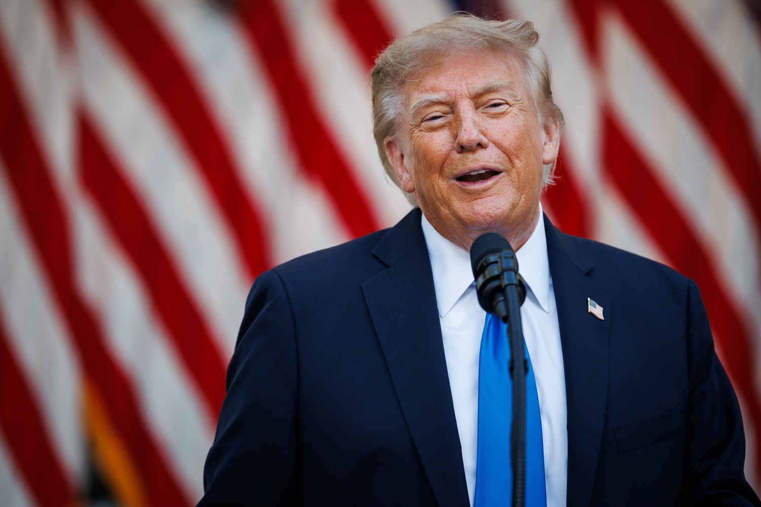 Trumpui – negailestinga amerikiečių nuomonė: rūpinasi tik savo, o ne JAV interesais