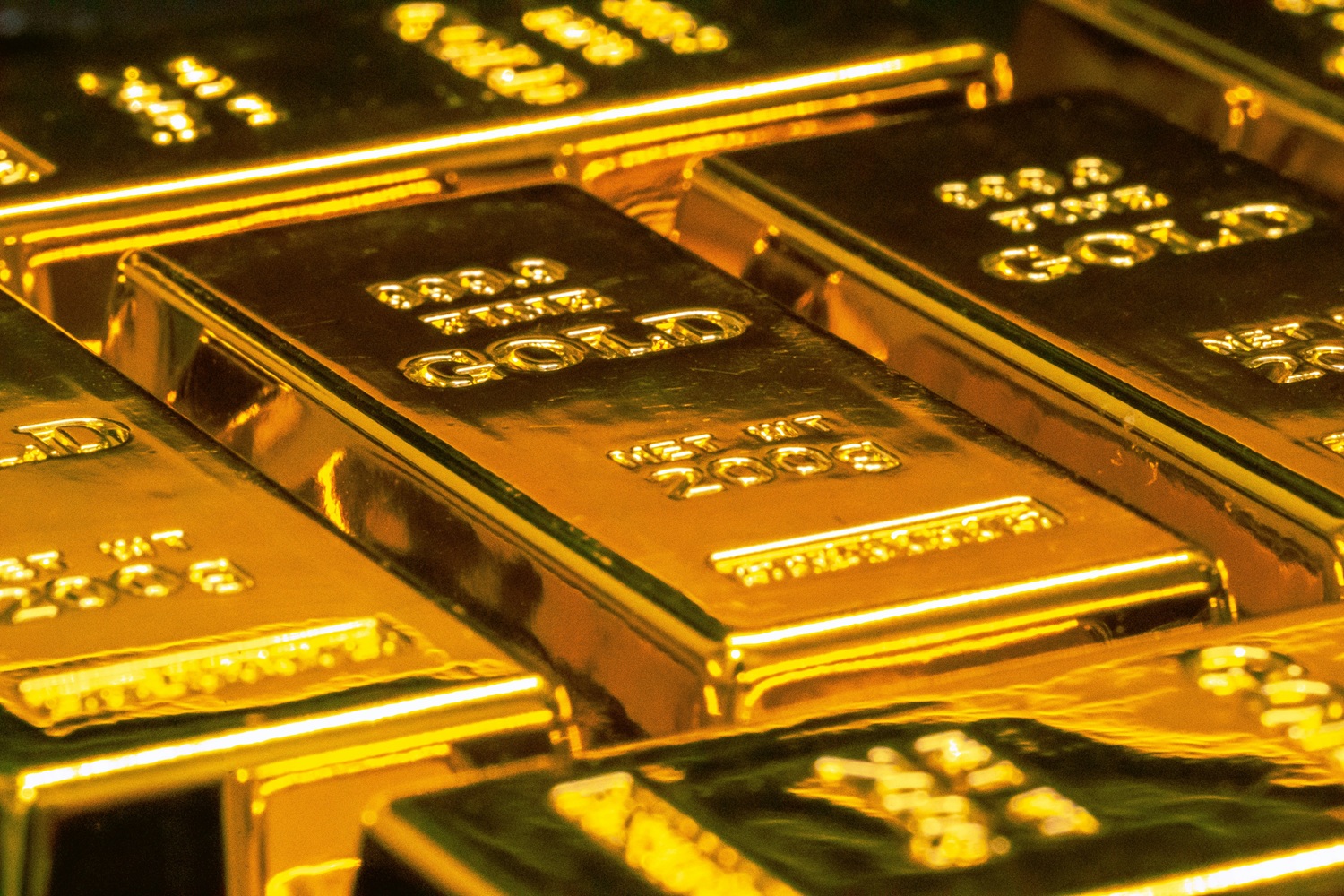 Lenkija per mėnesį įsigijo daugiau aukso nei jo turi Lietuvos bankas: kam ruošiasi valstybės, pildančios aukso atsargas?